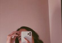 iPhone 12 Pro and iPhone 12 Pro Max: где можно купить телефон, аксессуары к нему и даже починить гаджет