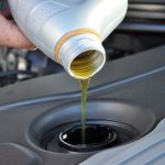 Кто приобретает моторные масла оптом, и что нужно учесть при таком заказе