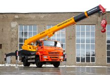 Кто предлагает услуги автокрана в столице и области