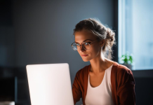 Приложение в телефоне: как найти быстро работу онлайн